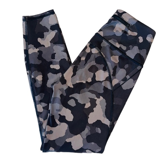 ATHLETA LIGHTNING CAMO 7/8 TIGHT GYM CAPRIS EXTRA SMALL - Picture 1 of 5